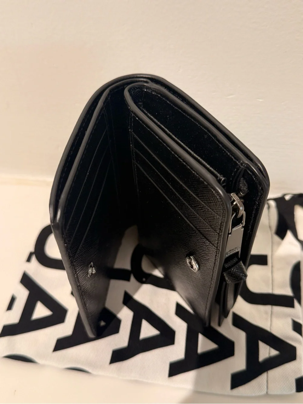 NWT Marc Jacobs compact wallet - black / white